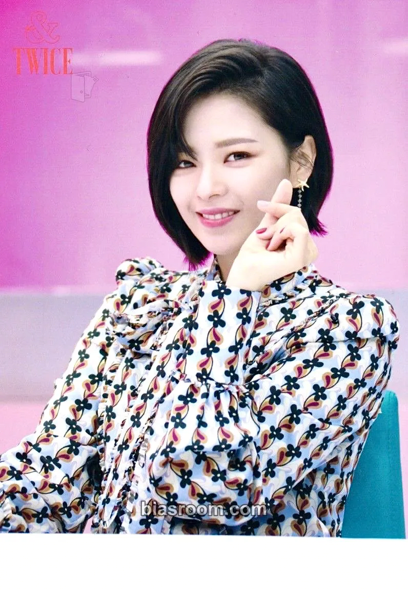 Jeongyeon &TWICE Photocard - TWICE - TWICE K-pop photocard