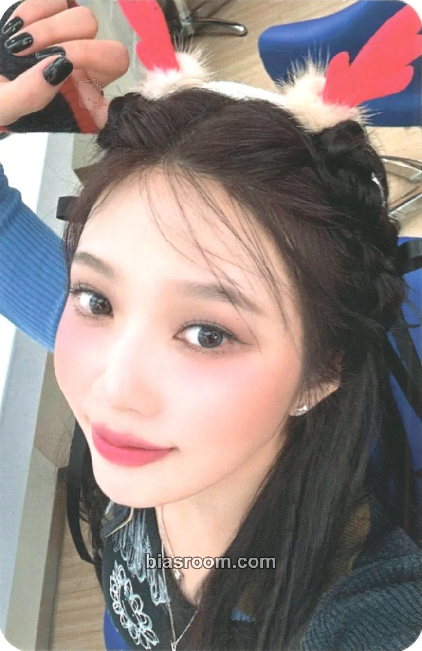 Joy Pink Christmas Photocard - Red Velvet - Red Velvet K-pop photocard