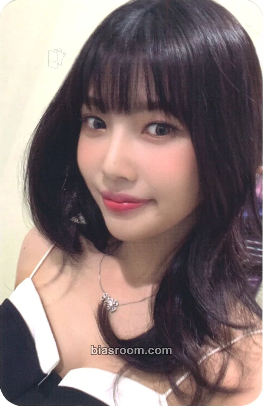 Joy SMTown Live 2022: SMCU Express Photocard - Red Velvet - Red Velvet K-pop photocard