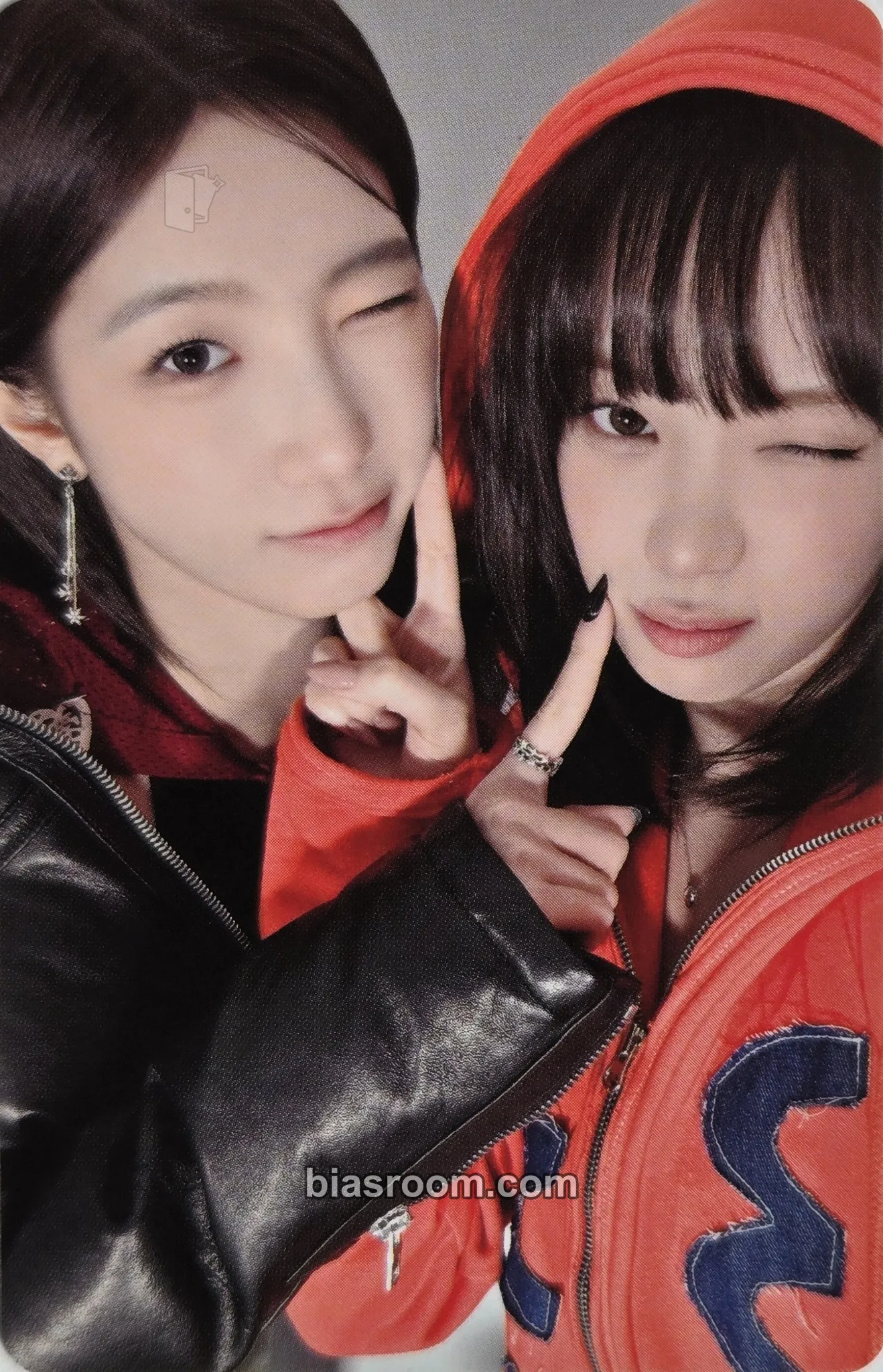 D'ICON Issue N°32 Photocard - LE SSERAFIM - LE SSERAFIM K-pop photocard