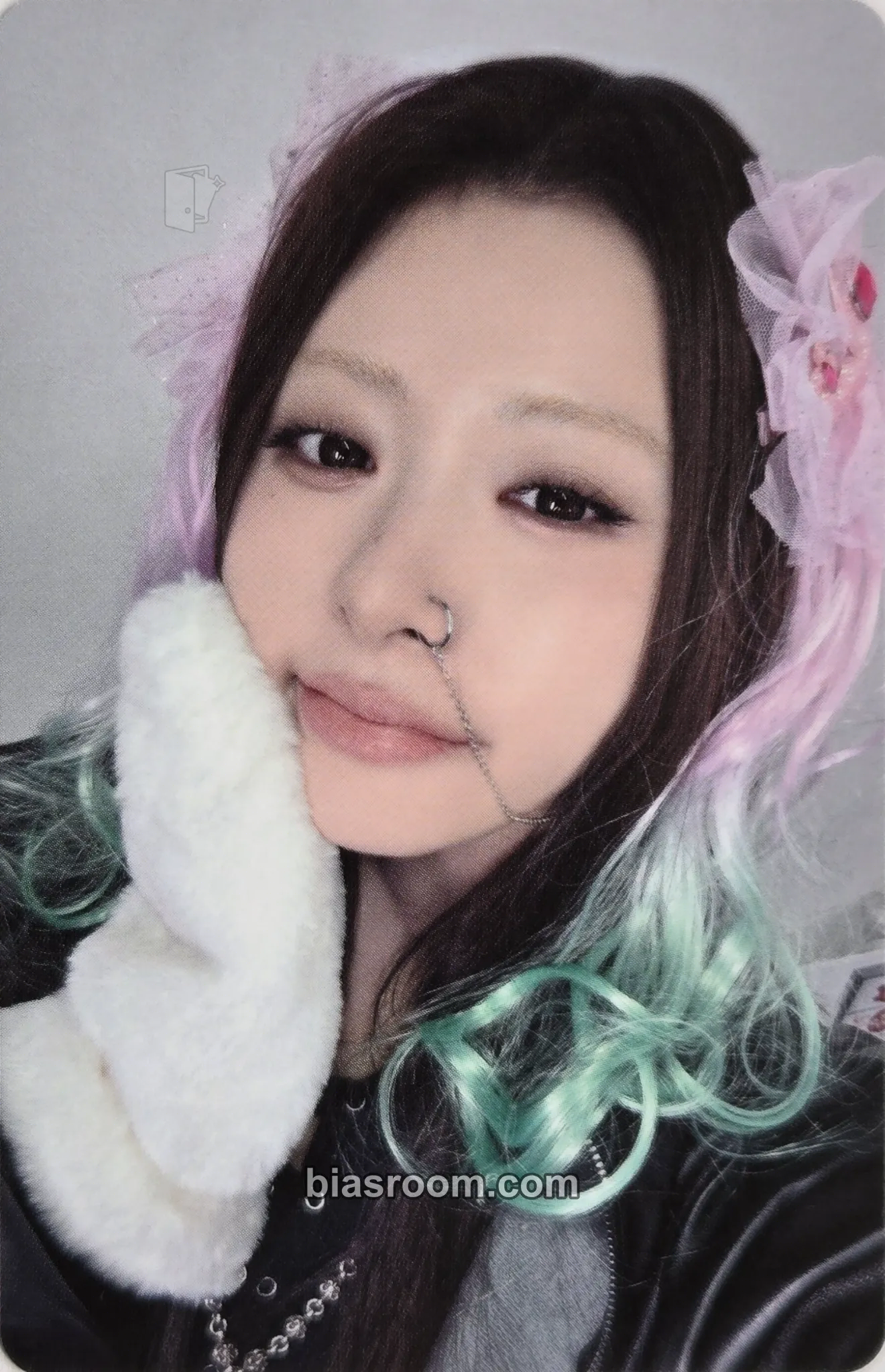 Huh Yunjin D'ICON Issue N°32 Photocard - LE SSERAFIM - LE SSERAFIM K-pop photocard