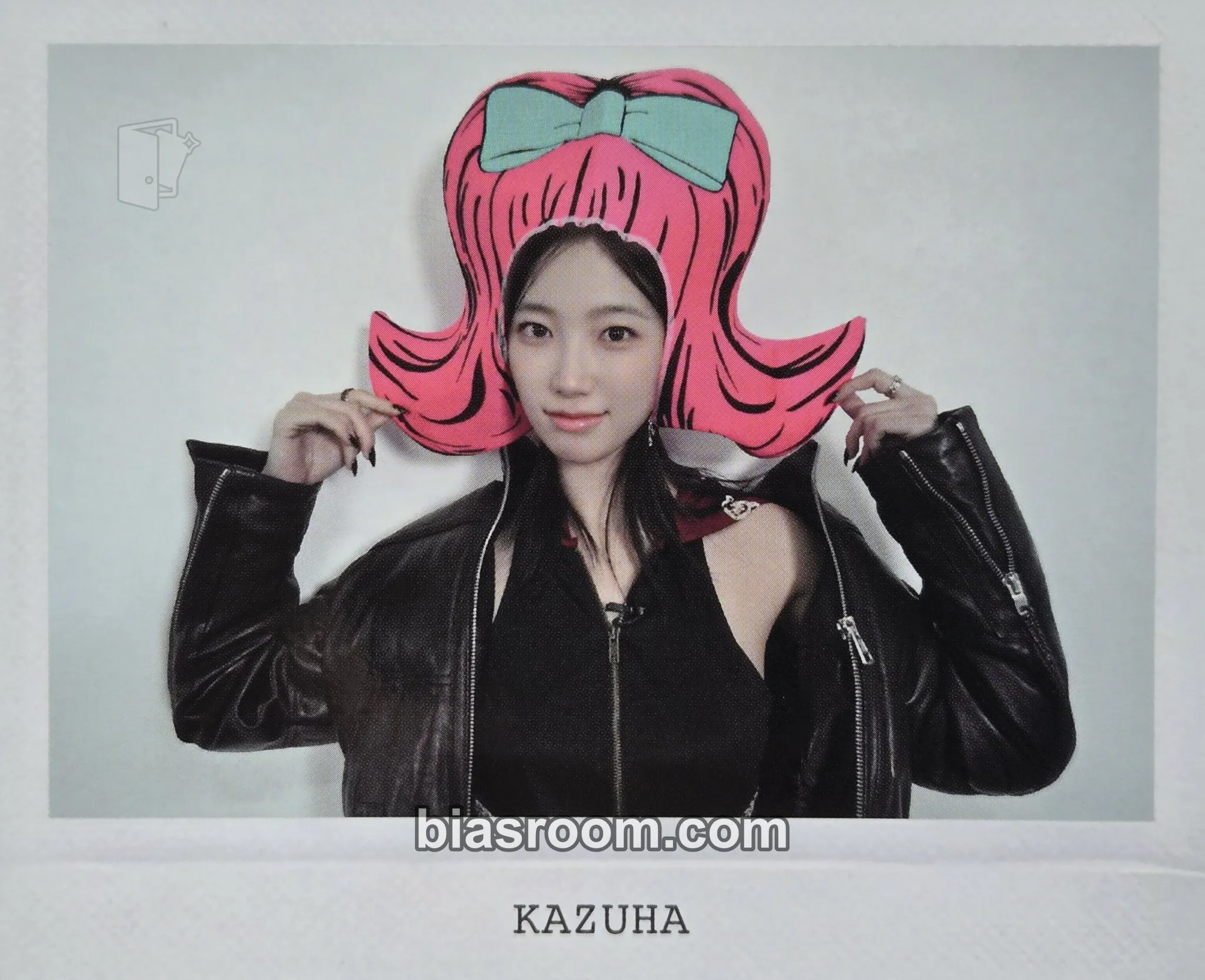Kazuha D'ICON Issue N°32 Photocard - LE SSERAFIM - LE SSERAFIM K-pop photocard