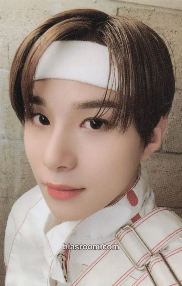 NCT 127 - Jungwoo - Neo City: The Origin (1st NCT127 Tour) Event photocard holder merch photocard tour merch
