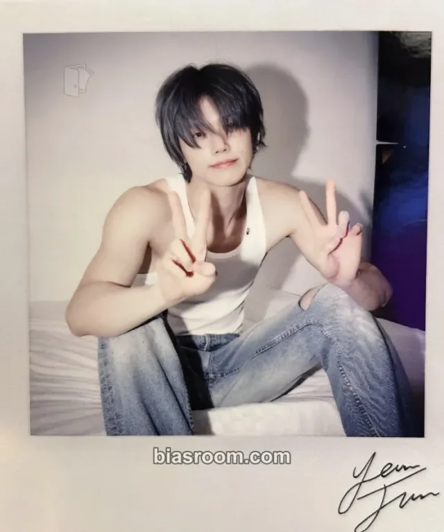 TOMORROW X TOGETHER - Yeonjun - NO LABELS: PART 01 Album broadcast polaroid pre-listening event korea