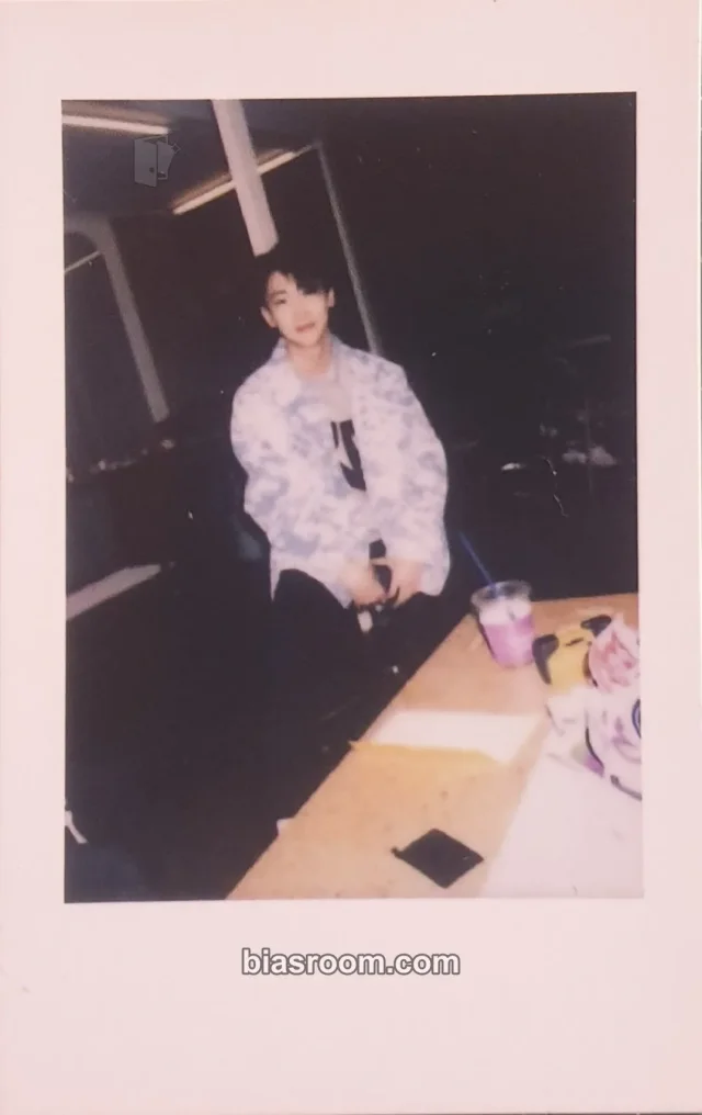 VERIVERY - Hoyoung - Veri-Us Album album inclusion polaroid diy version