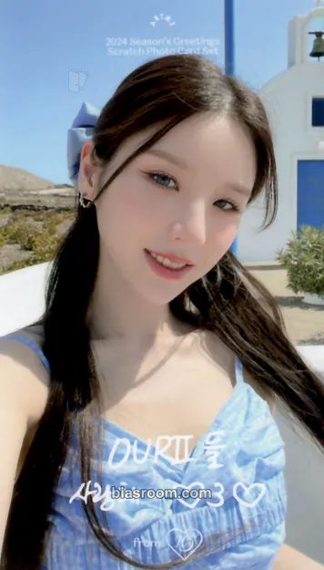 HeeJin 2024 Season's Greetings: Shoot for the Moon Photocard - ARTMS - ARTMS K-pop photocard