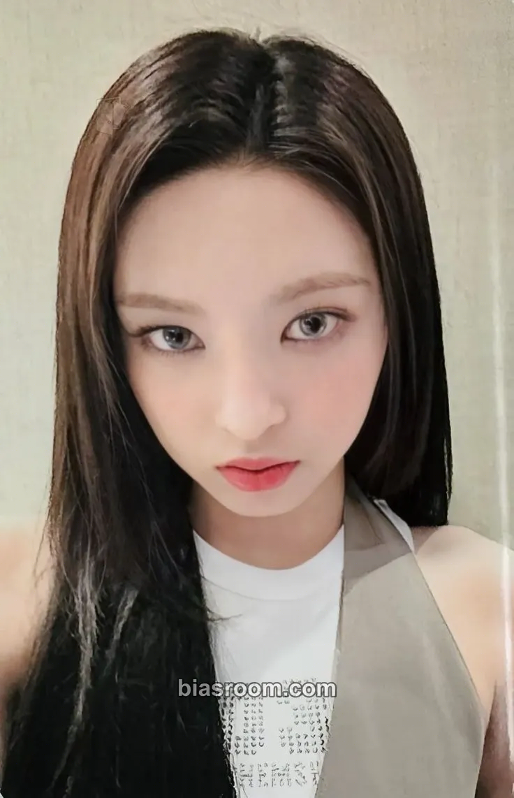 Chiquita BABYMONS7ER Photocard - BABYMONSTER - BABYMONSTER K-pop photocard