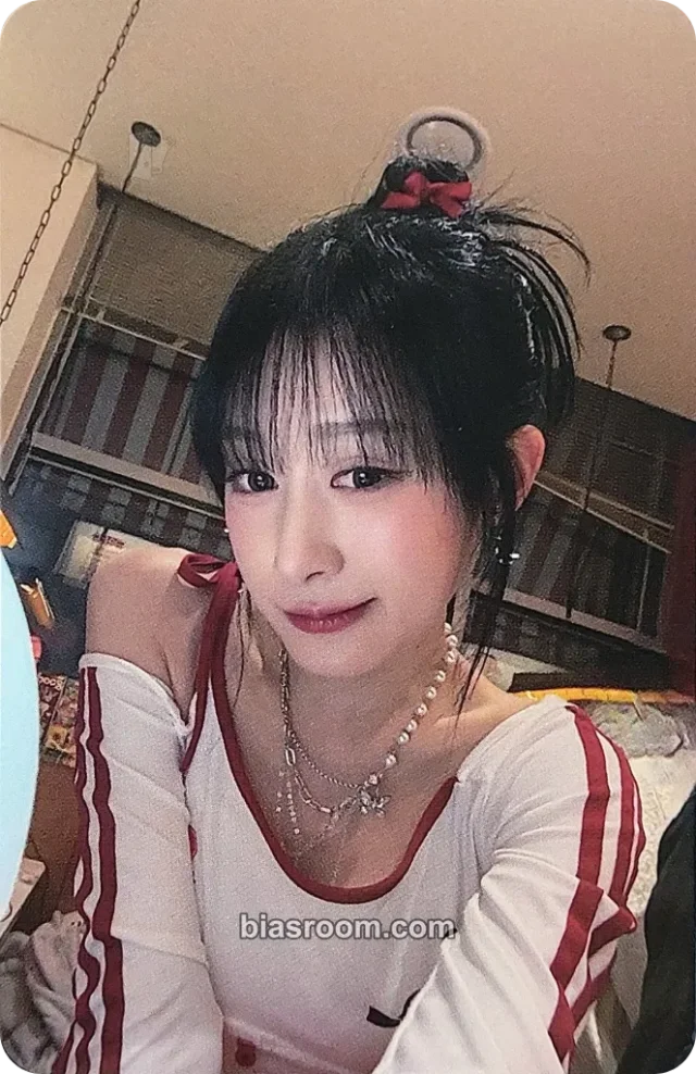 LOVEONE - Chaei - Drama Queen Album album photocard red version