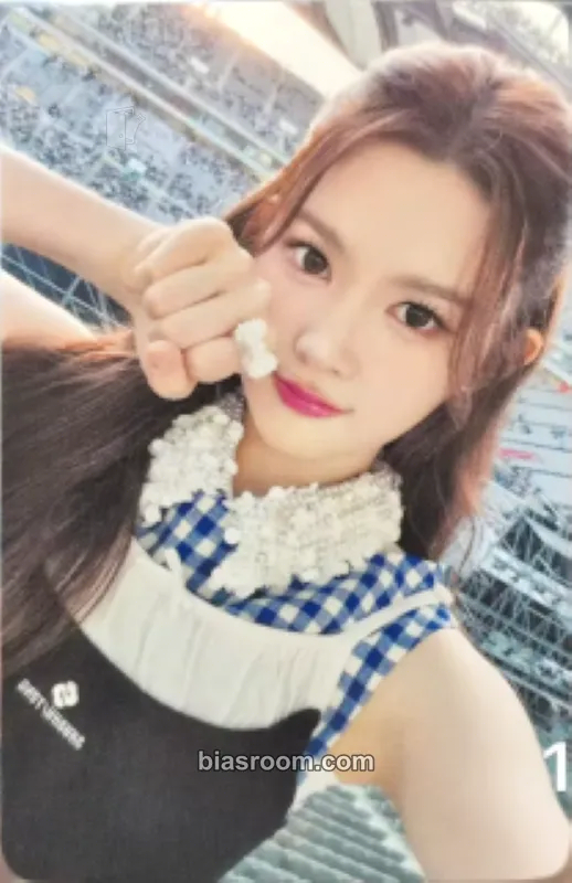 A-na SMTOWN Live 2025 Photocard - Hearts2Hearts - Hearts2Hearts K-pop photocard