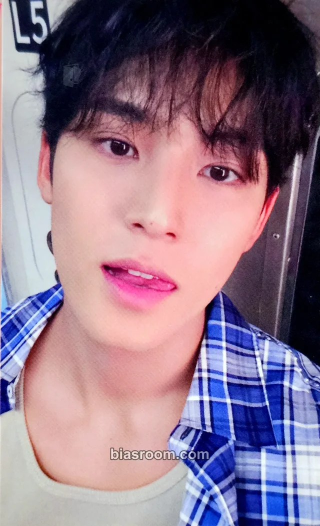 SEVENTEEN - Mingyu - [RIGHT HERE] World Tour Event ums japan (universal music store) fukuoka purchase benefit