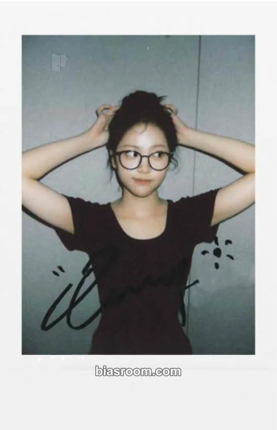 Carmen FOCUS Photocard - Hearts2Hearts - Hearts2Hearts K-pop photocard