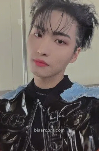 Seonghwa THE WORLD EP.1 : MOVEMENT Photocard - ATEEZ - ATEEZ K-pop photocard