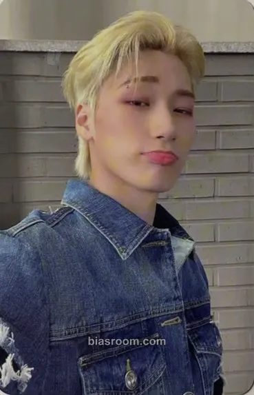 San THE WORLD EP.1 : MOVEMENT Photocard - ATEEZ - ATEEZ K-pop photocard