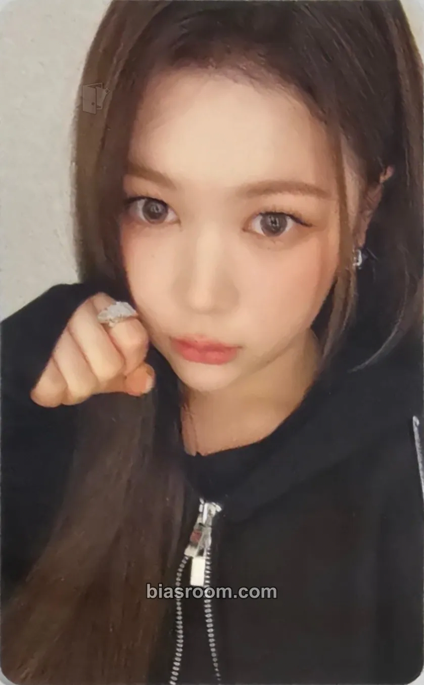 Ye-on FOCUS Photocard - Hearts2Hearts - Hearts2Hearts K-pop photocard