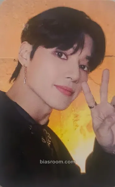 Wooyoung THE WORLD EP.1 : MOVEMENT Photocard - ATEEZ - ATEEZ K-pop photocard