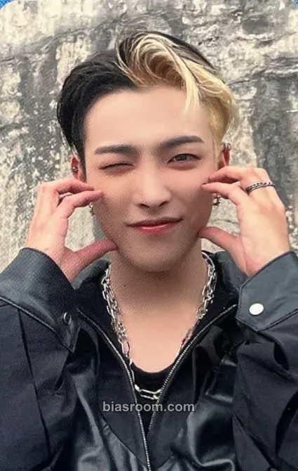 Hongjoong THE WORLD EP.1 : MOVEMENT Photocard - ATEEZ - ATEEZ K-pop photocard