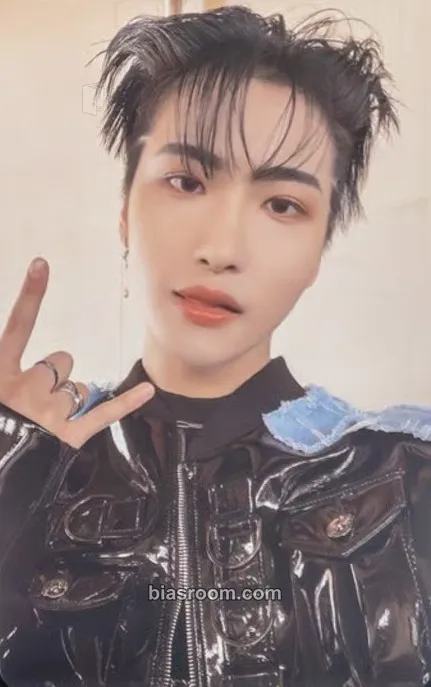 Seonghwa THE WORLD EP.1 : MOVEMENT Photocard - ATEEZ - ATEEZ K-pop photocard