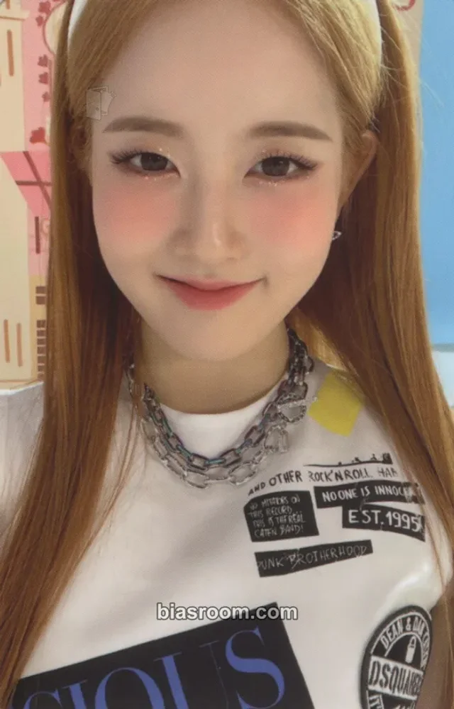 STAYC - Sieun - STAYDOM Album merch photocard purchase benefit