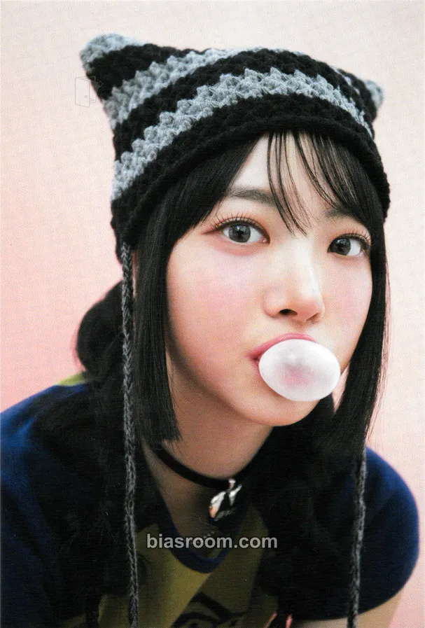 Hong Eunchae 2023 Japan Special Cafe Photocard - LE SSERAFIM - LE SSERAFIM K-pop photocard