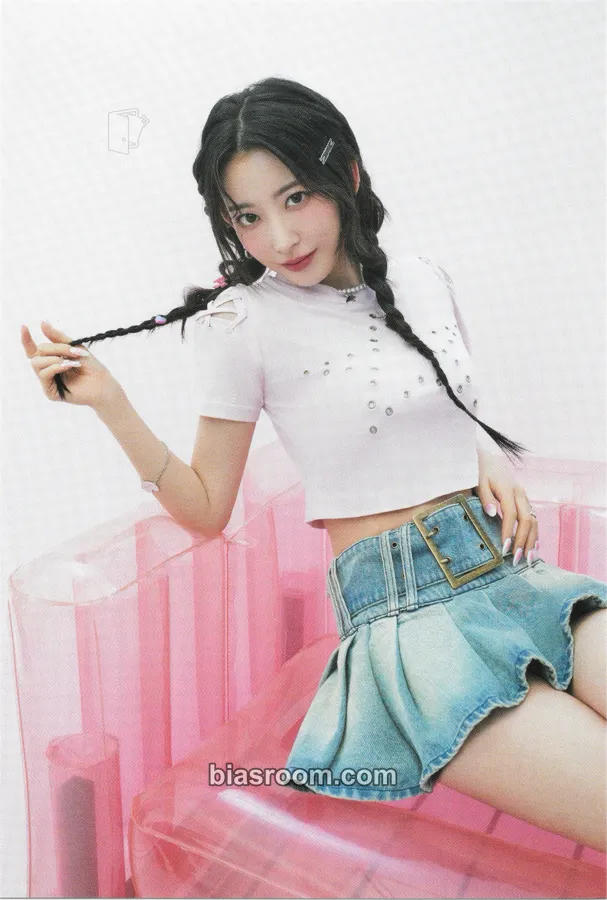 Sakura 2023 Japan Special Cafe Photocard - LE SSERAFIM - LE SSERAFIM K-pop photocard