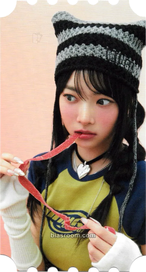 Hong Eunchae 2023 Japan Special Cafe Photocard - LE SSERAFIM - LE SSERAFIM K-pop photocard