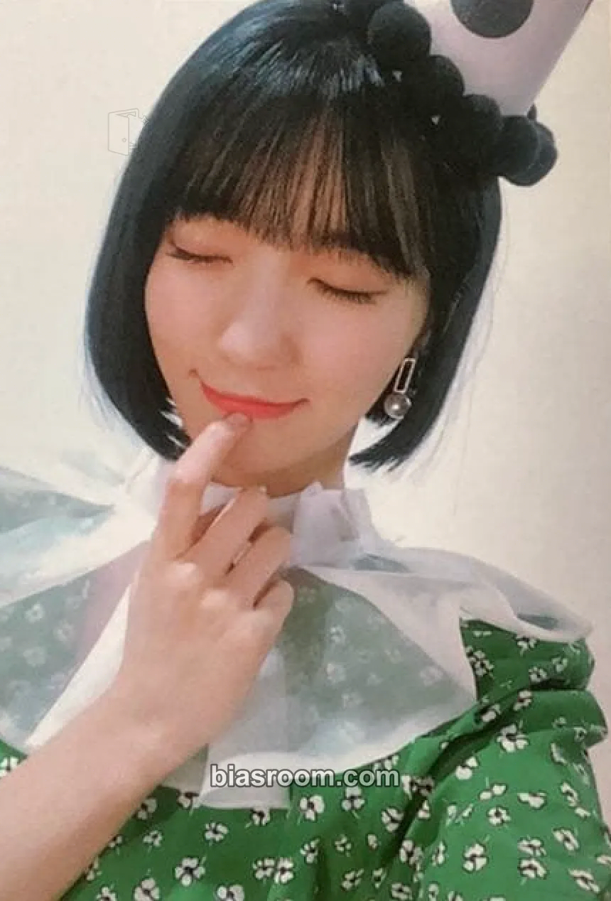 Yubin Banana Allergy Monkey Photocard - OH MY GIRL - OH MY GIRL K-pop photocard
