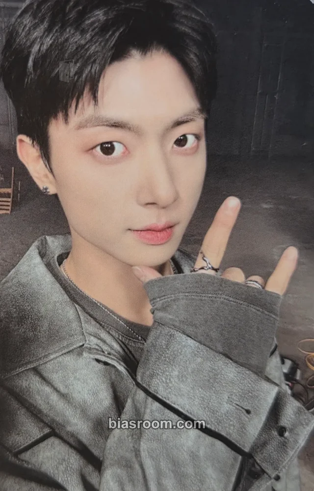 ONEWE - Kanghyun - Planet Nine: Isotropy Album album photocard photobook version