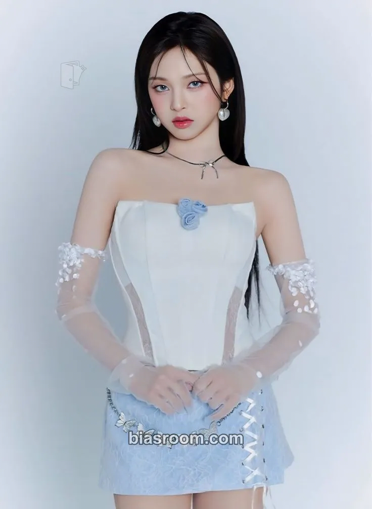 Chiquita FOREVER Photocard - BABYMONSTER - BABYMONSTER K-pop photocard