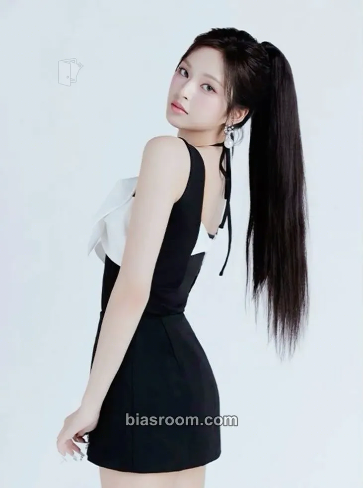 Chiquita FOREVER Photocard - BABYMONSTER - BABYMONSTER K-pop photocard