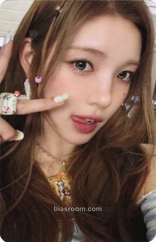 Yuha RUDE! Photocard - Hearts2Hearts - Hearts2Hearts K-pop photocard