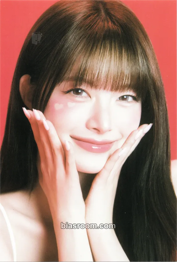 Hong Eunchae VASILISA x Hong Eunchae Photocard - LE SSERAFIM - LE SSERAFIM K-pop photocard