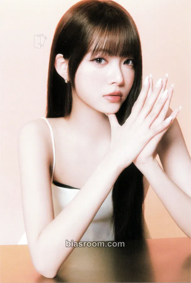 Hong Eunchae VASILISA x Hong Eunchae Photocard - LE SSERAFIM - LE SSERAFIM K-pop photocard
