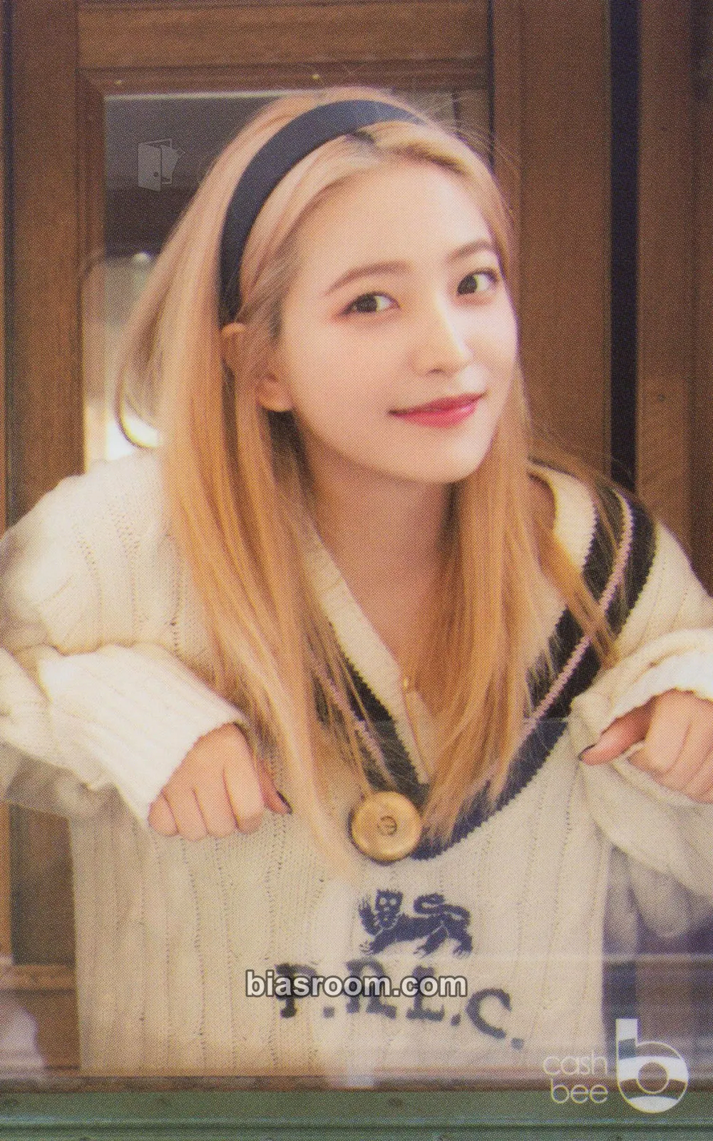 Yeri Red Velvet in Switzerland Photocard - Red Velvet - Red Velvet K-pop photocard