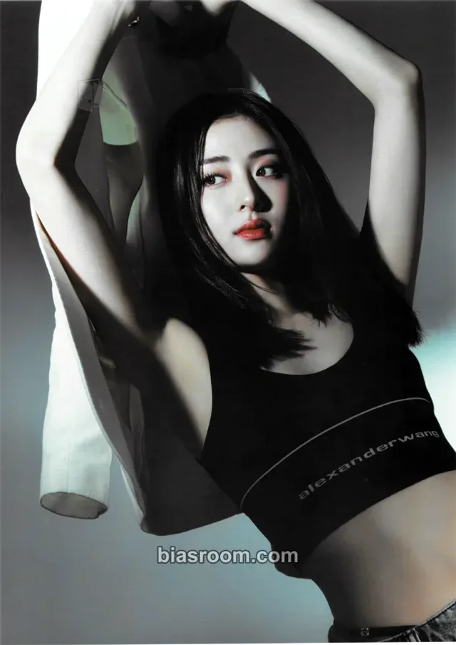 LE SSERAFIM - Huh Yunjin - Piano Sheet Music Package - Easy Crazy Hot Other mini poster