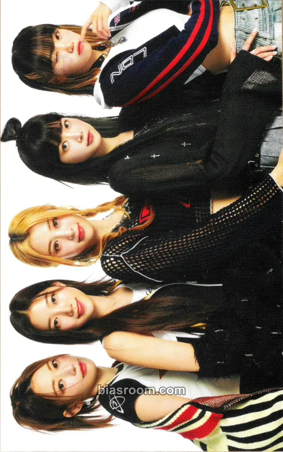 'Fearnada' 2023 S/S Photocard - LE SSERAFIM - LE SSERAFIM K-pop photocard