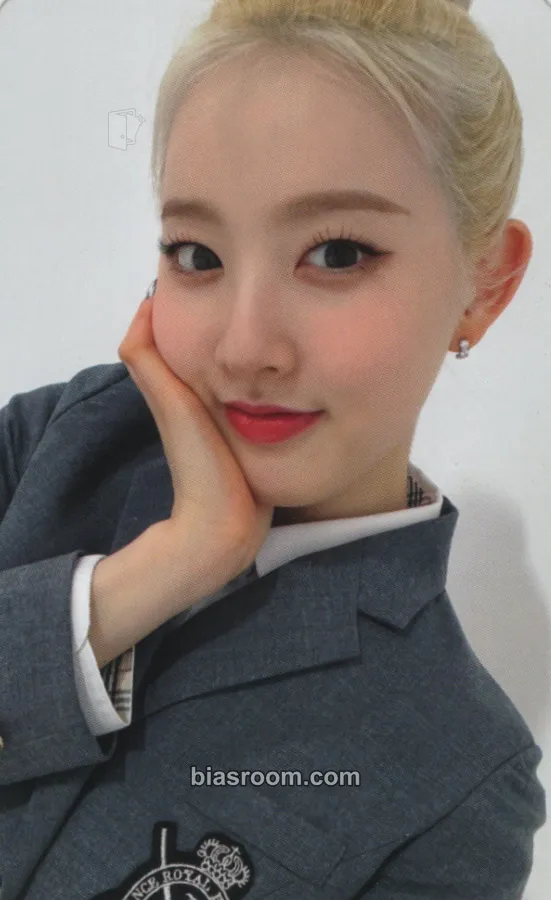 Sieun YOUNG-LUV.COM Photocard - STAYC - STAYC K-pop photocard