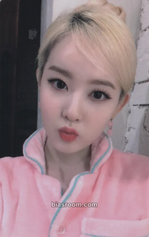 Sieun YOUNG-LUV.COM Photocard - STAYC - STAYC K-pop photocard