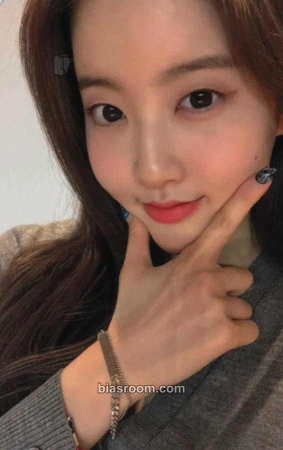 Sieun YOUNG-LUV.COM Photocard - STAYC - STAYC K-pop photocard