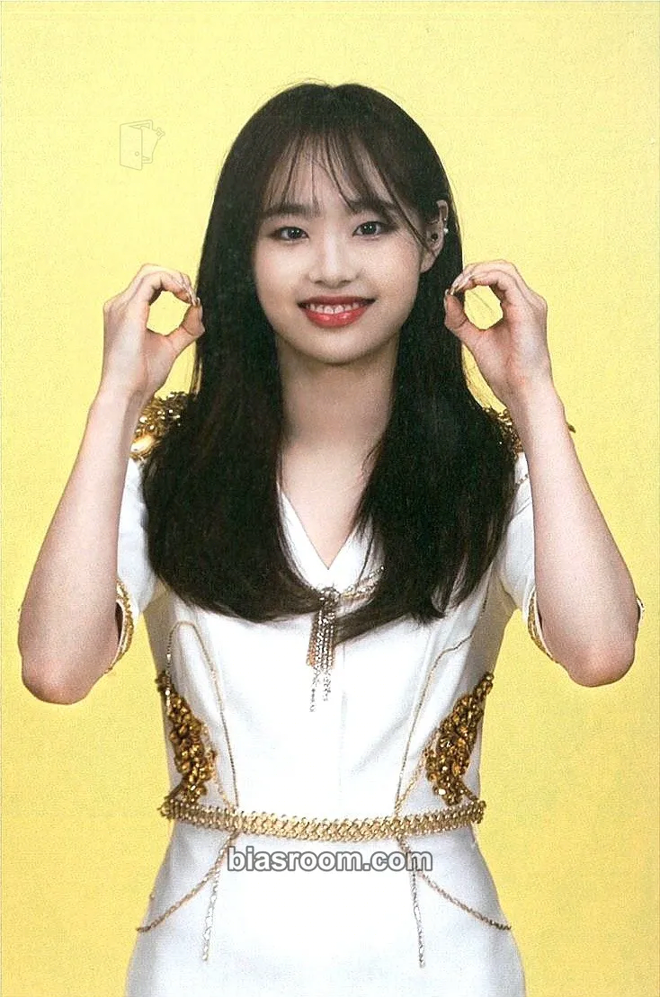 Chuu KCON:TACT 4U Photocard - LOONA - LOONA K-pop photocard