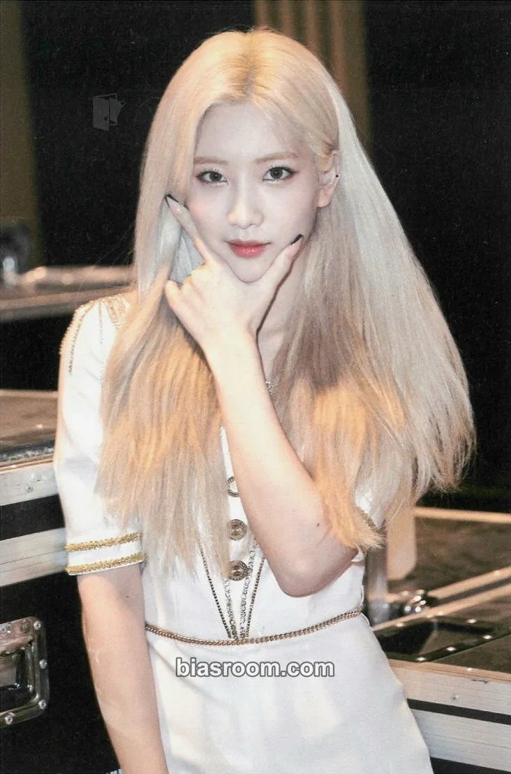 Kim Lip KCON:TACT 4U Photocard - LOONA - LOONA K-pop photocard