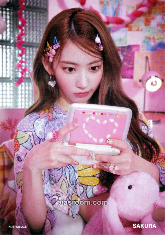 Sakura FEARLESS (Japanese Ver.) Photocard - LE SSERAFIM - LE SSERAFIM K-pop photocard