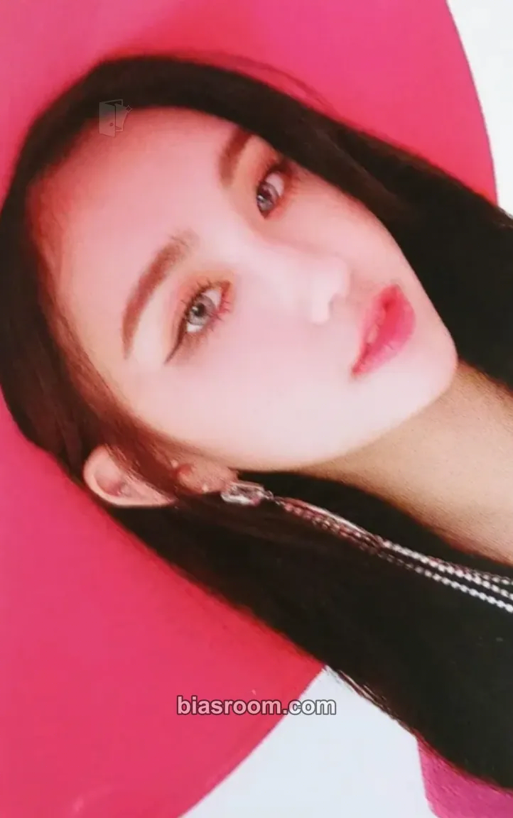Aisha -77.82X-78.29 Photocard - EVERGLOW - EVERGLOW K-pop photocard