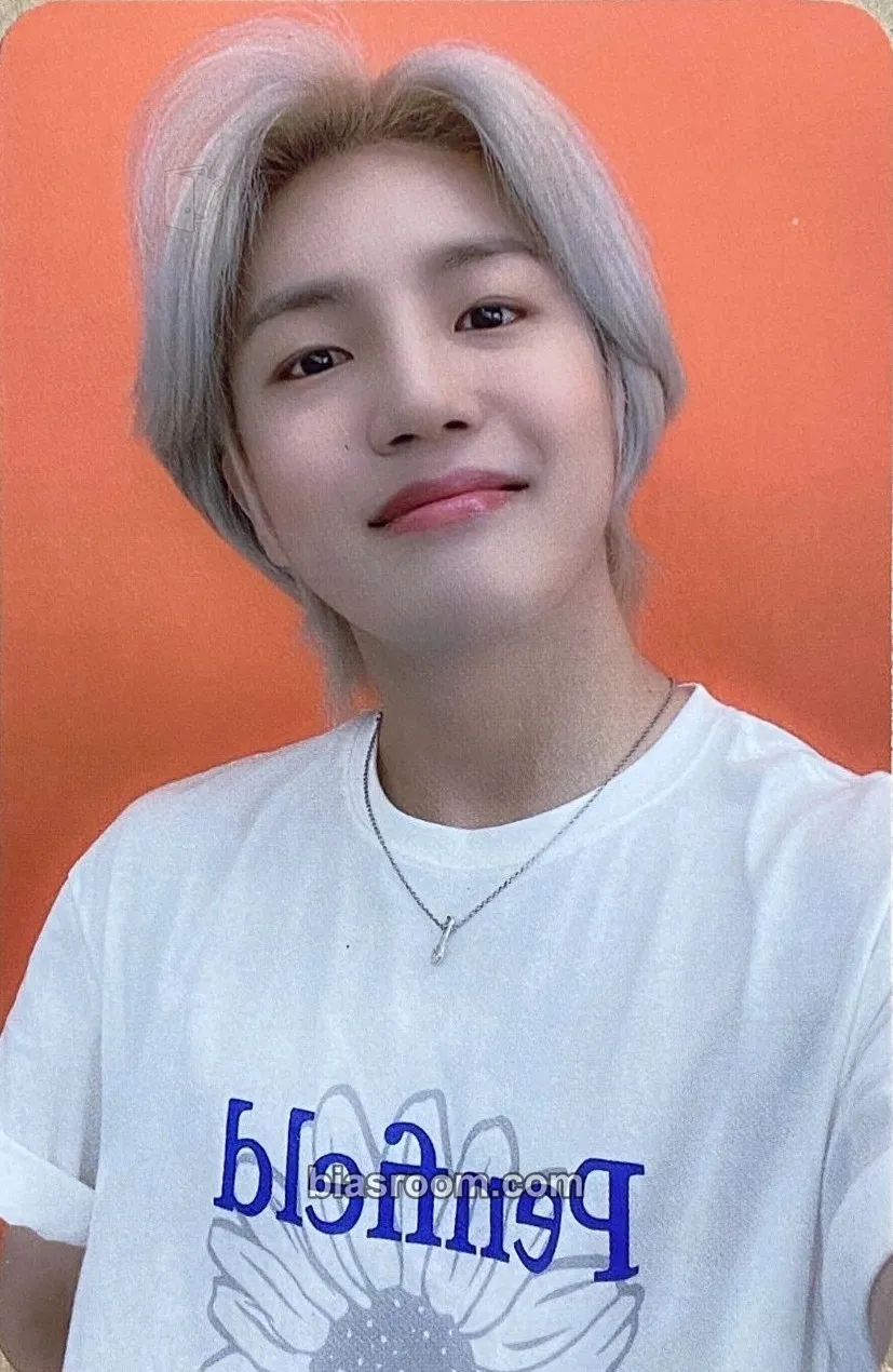 Lee Jiham Lightstick Ver 1 Photocard - A.C.E - A.C.E K-pop photocard