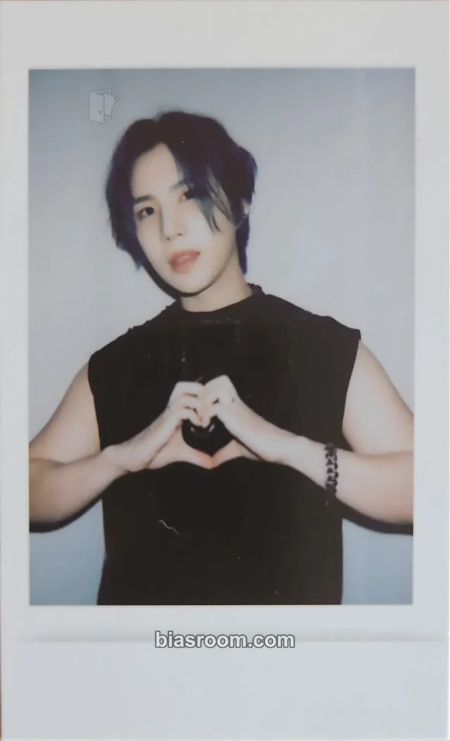 A.C.E - Wow - SIREN : DAWN Album polaroid