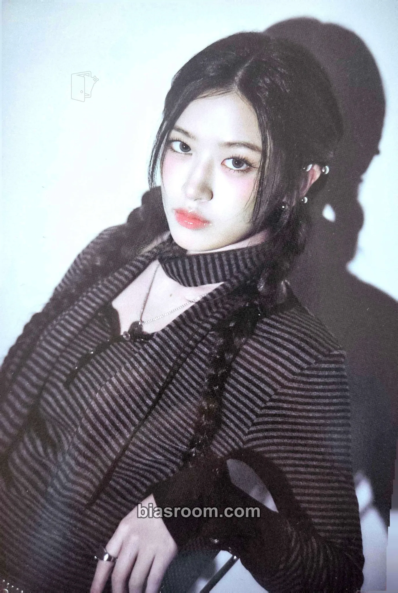 Yujin REVIVE+ Photocard - IVE - IVE K-pop photocard