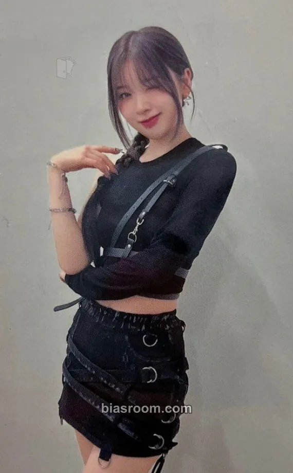 Miihi RISE UP Photocard - NiziU - NiziU K-pop photocard