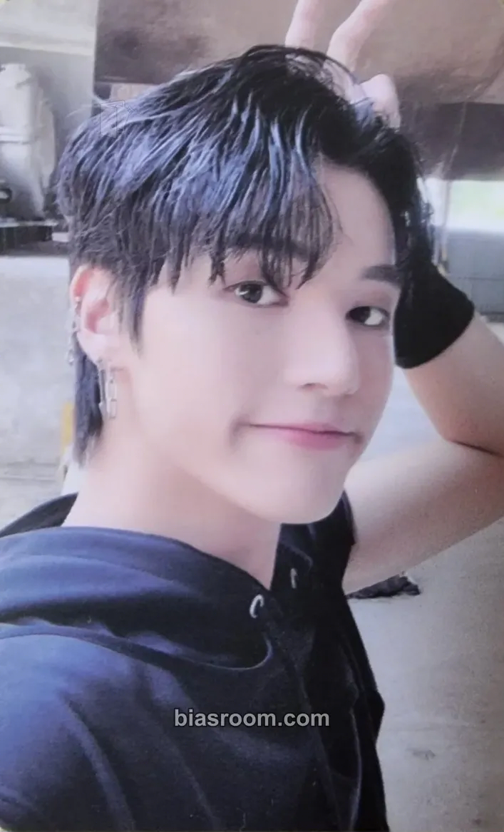 Wooyoung THE WORLD EP.1 : MOVEMENT Photocard - ATEEZ - ATEEZ K-pop photocard