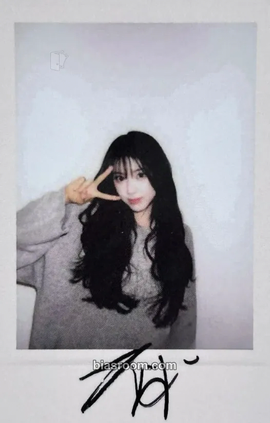 Jiwoo Blue Valentine Photocard - NMIXX - NMIXX K-pop photocard