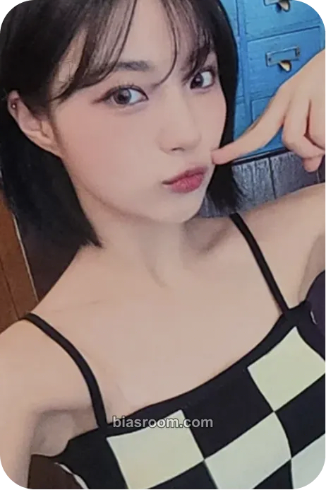 Yeju Wild Cherry Photocard - ICHILLIN’ - ICHILLIN’ K-pop photocard
