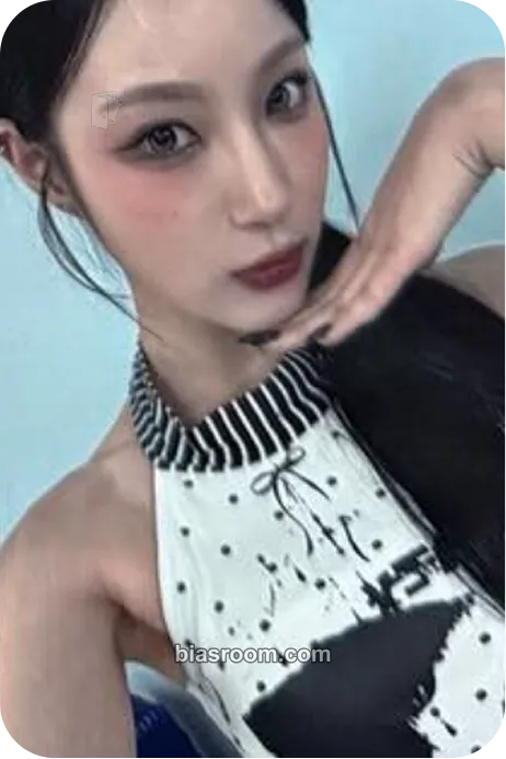 Yeju Wild Cherry Photocard - ICHILLIN’ - ICHILLIN’ K-pop photocard